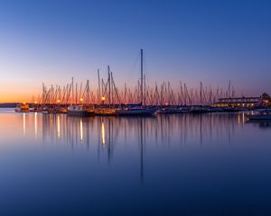 Превью обои лодки, пристань, море, вода, сумерки