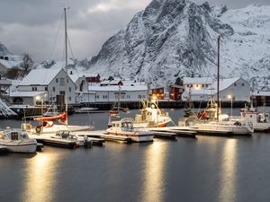 Превью обои лодки, пристань, море, горы, снег
