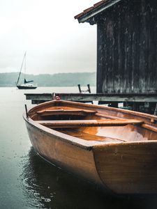 Превью обои лодки, пристань, вода, дождь