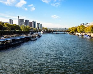 Превью обои лодки, река, мост, здания, небо