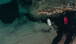 Превью обои лодки, скалы, вода, берег, вид сверху