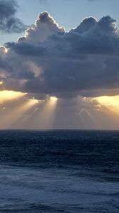 Превью обои лучи солнца, облака, море, горизонт