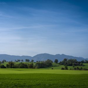Превью обои луг, пейзаж, деревья, горы, природа