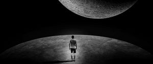 Превью обои луна, человек, одиночество, космический, внеземной, темный, черно-белый
