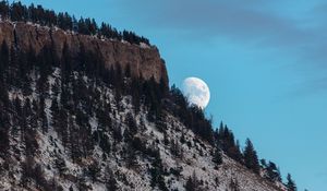 Превью обои луна, гора, склон, деревья