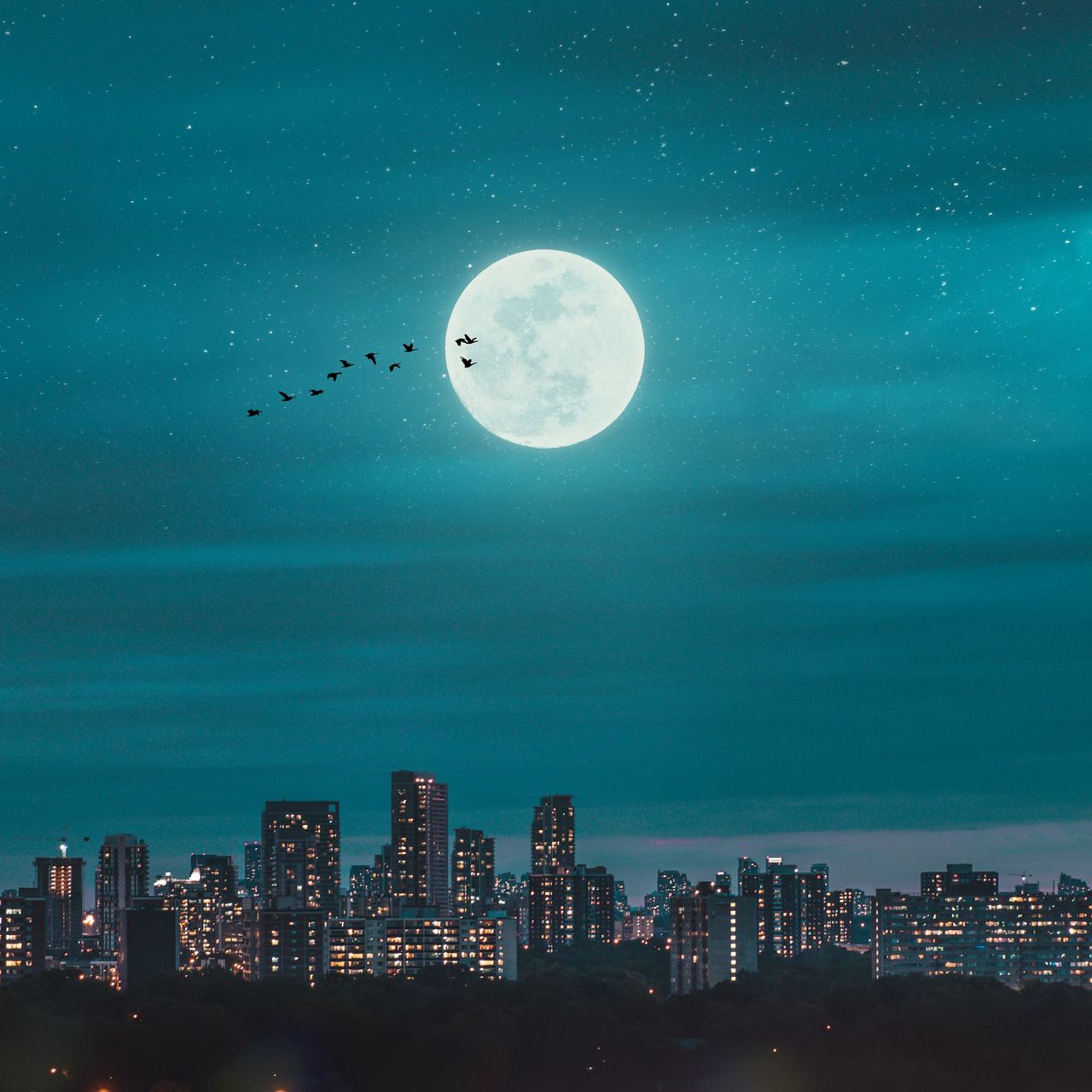 Луна над городом