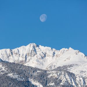 Превью обои луна, горы, лес, снег, снежный