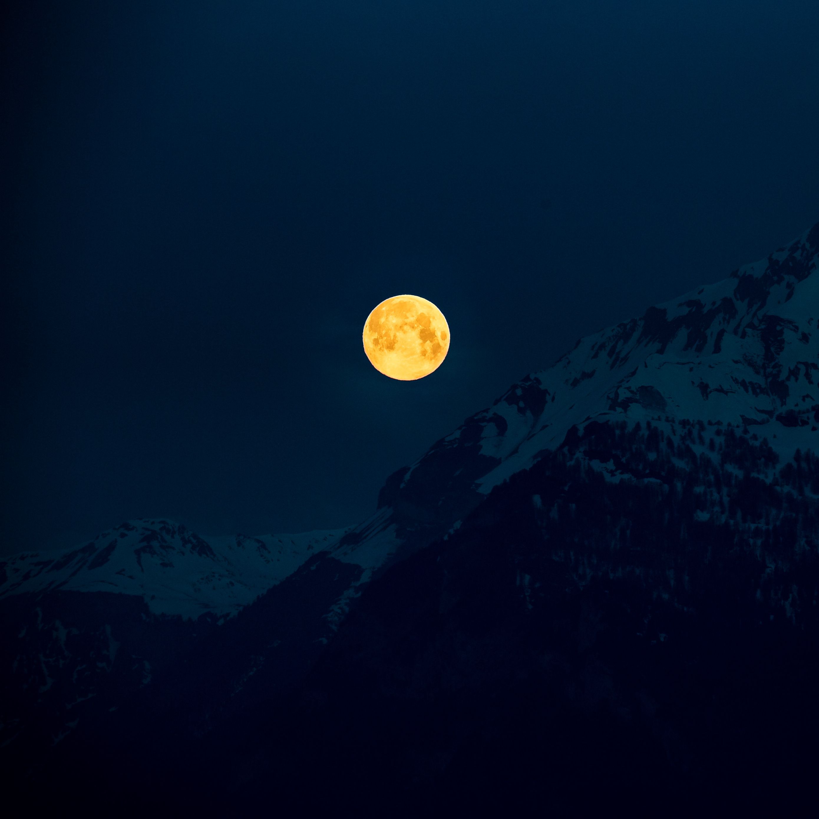 Луна над горами