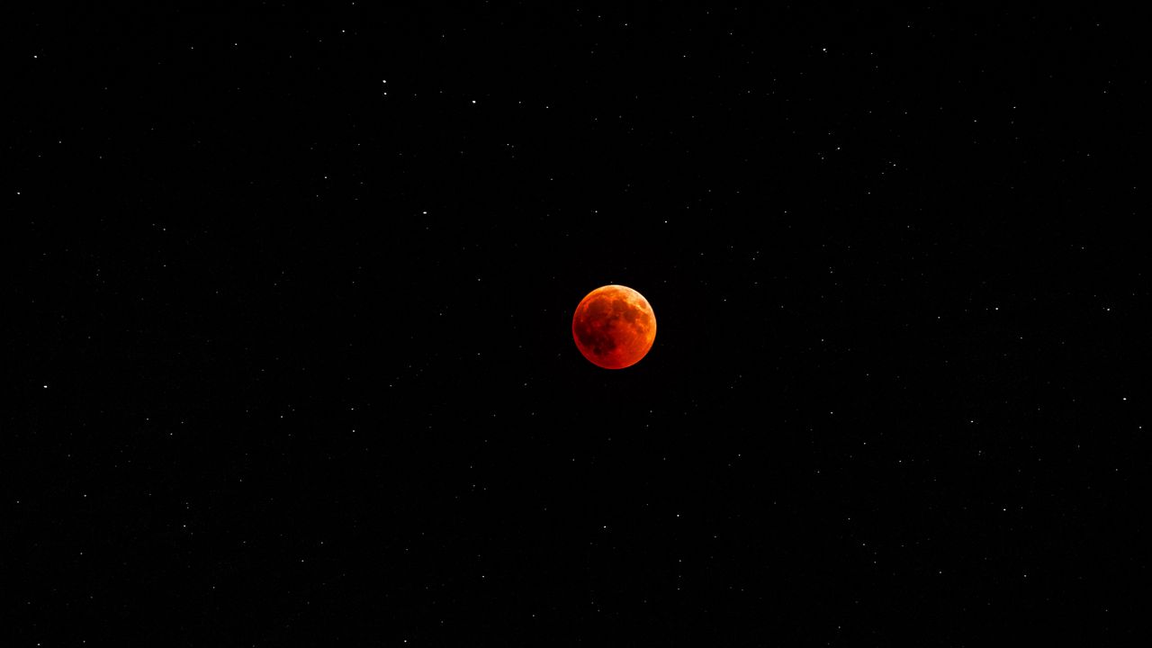 Обои луна, красный, полнолуние, небо, звезды, ночь