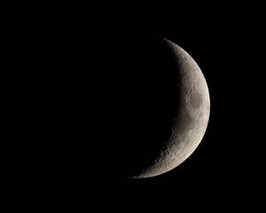 Превью обои луна, кратер, черный, ночь