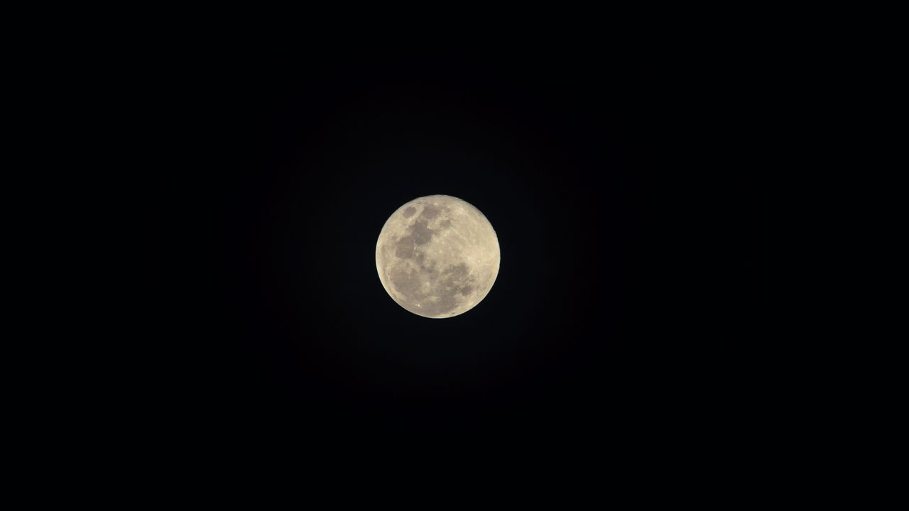 Обои луна, кратеры, черный, минимализм, ночь