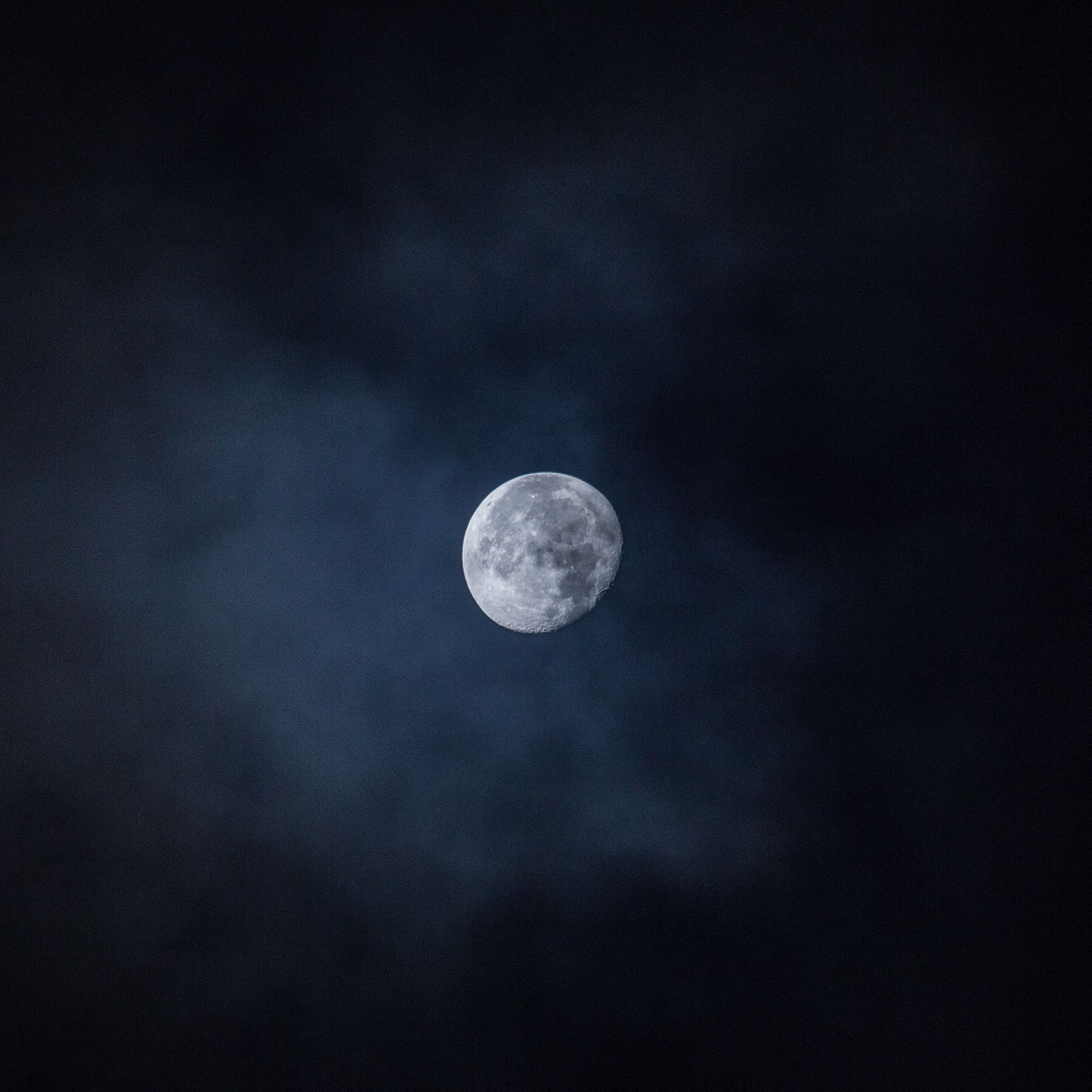 Слушать про луну. Лунное небо. Луна на небе. Луна в ночном небе. Ночное небо без Луны.