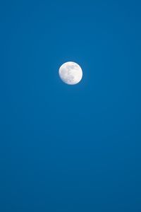Превью обои луна, небо, ночь, синий, минимализм