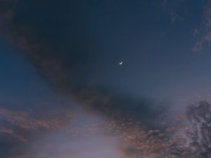 Превью обои луна, небо, облака, закат, ночь, пористый