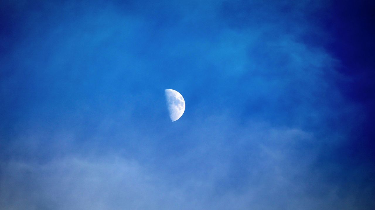 Обои луна, небо, вечер, голубой