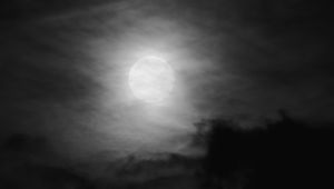Превью обои луна, ночь, облака, небо, чб