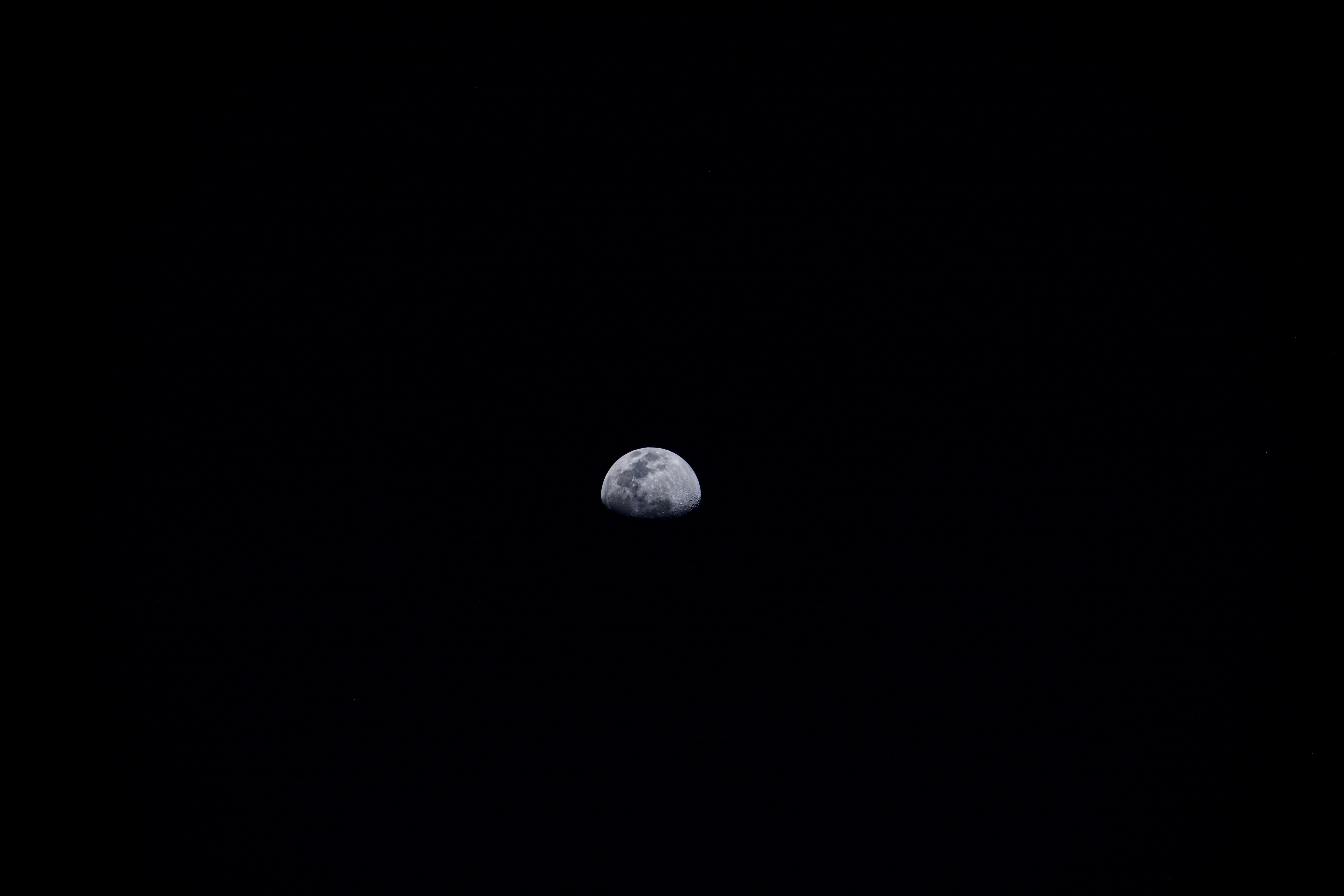Самая темная луна. Луна на черном фоне. Луна на черном фоне обои. Фото Луны на черном фоне. 4000 Луна.
