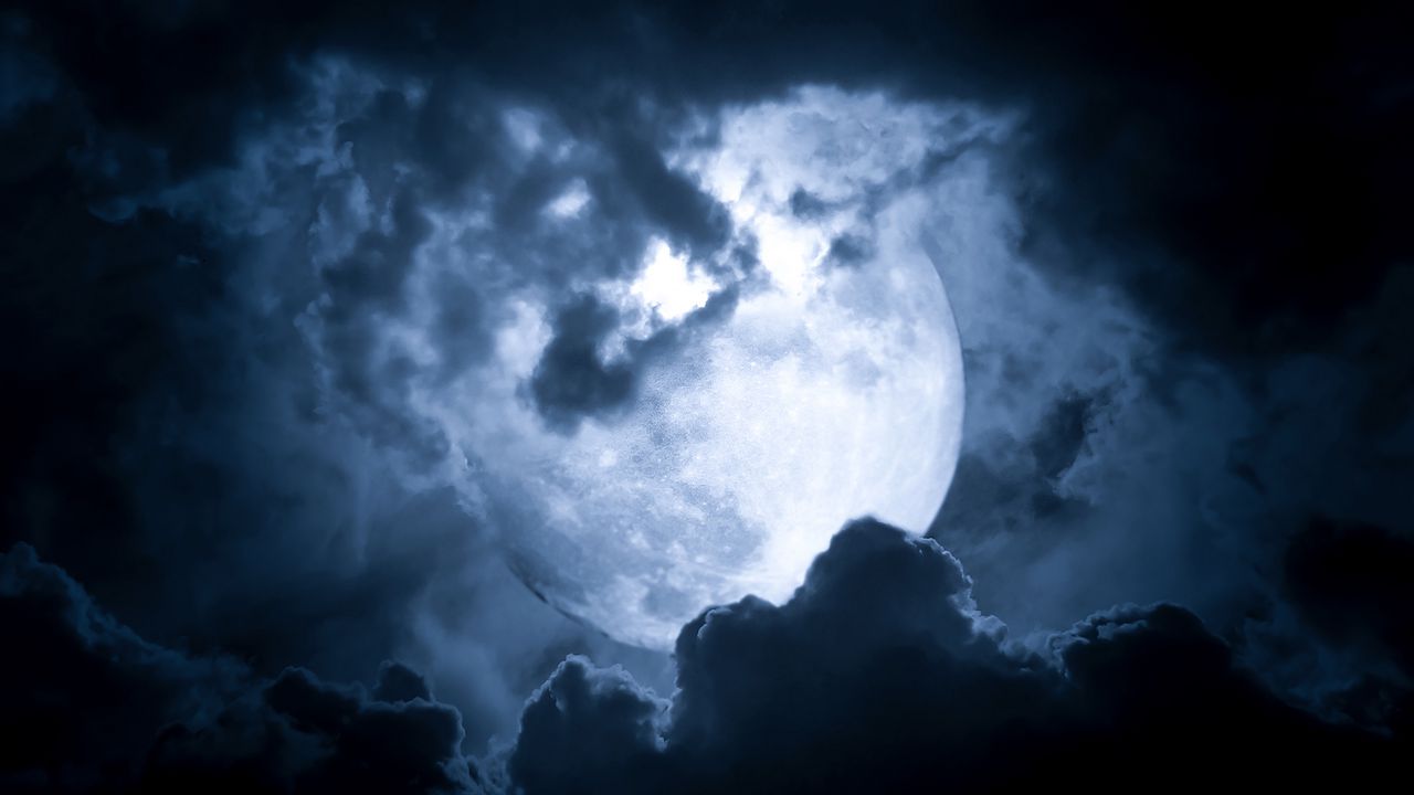 Обои луна, облака, лунный свет, свечение, ночь