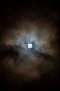 Превью обои луна, облака, небо, темный, ночь
