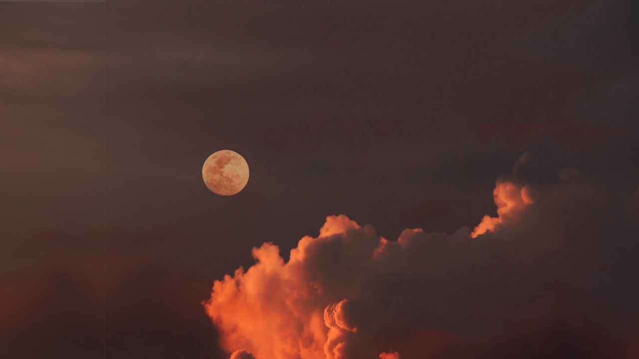Обои луна, облака, небо, сумерки, темный