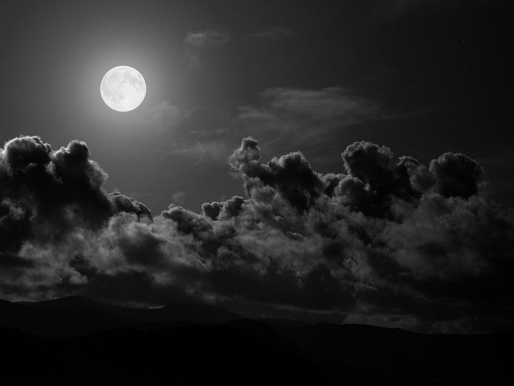 1024x768 Обои луна, облака, небо, черно-белые
