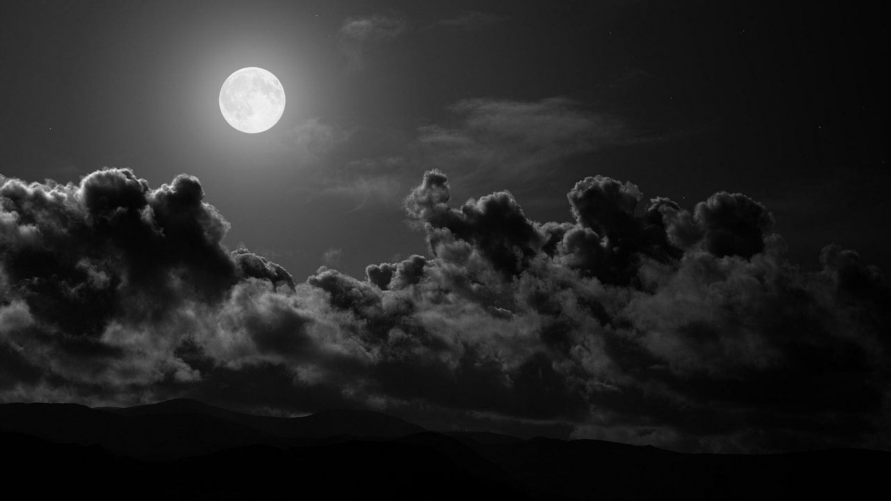 1280x720 Обои луна, облака, небо, черно-белые