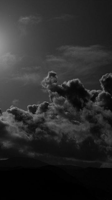 360x640 Обои луна, облака, небо, черно-белые