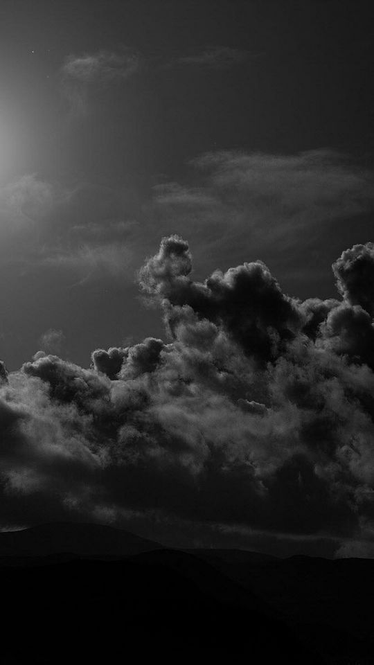 540x960 Обои луна, облака, небо, черно-белые