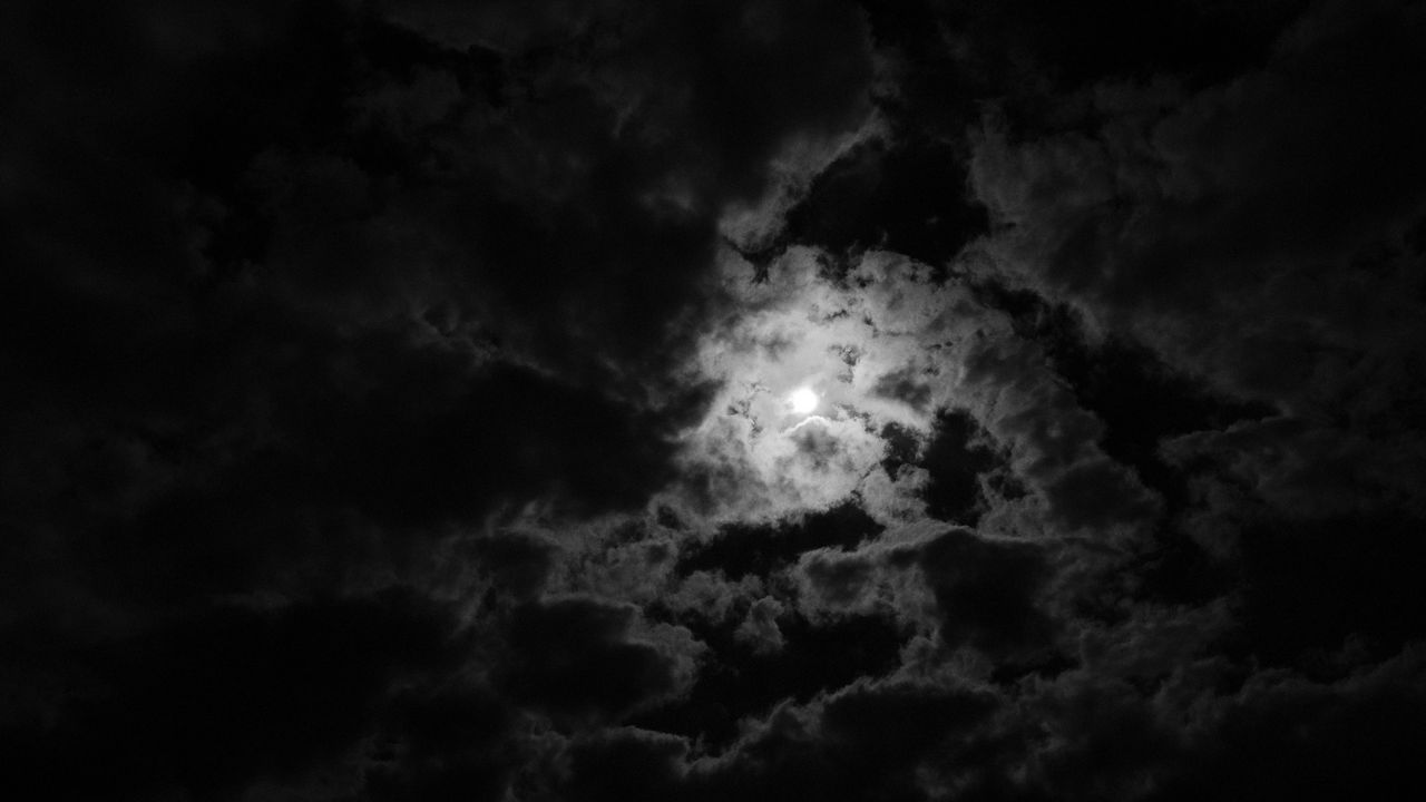 Обои луна, облака, ночь, чб