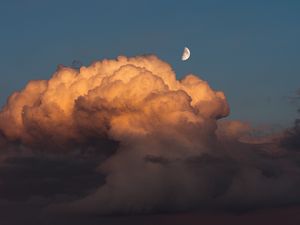 Превью обои луна, облака, вечер, небо