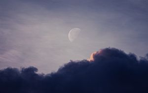 Превью обои луна, облака, вечер, небо, полнолуние