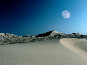 Превью обои луна, песок, дюны, небо, пустыня