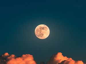 Превью обои луна, полнолуние, облака, небо