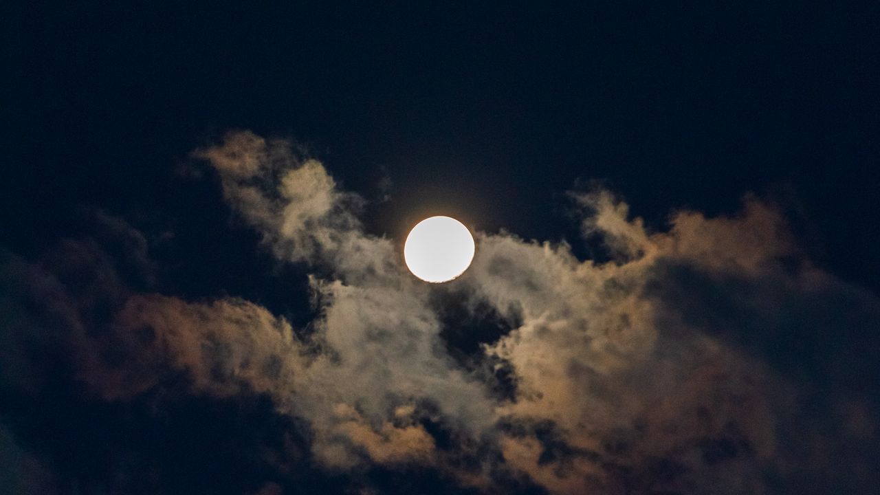 Обои луна, полнолуние, облака, небо, ночь, темный
