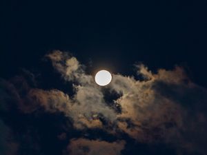Превью обои луна, полнолуние, облака, небо, ночь, темный
