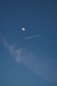 Превью обои луна, полнолуние, самолет, небо, облака