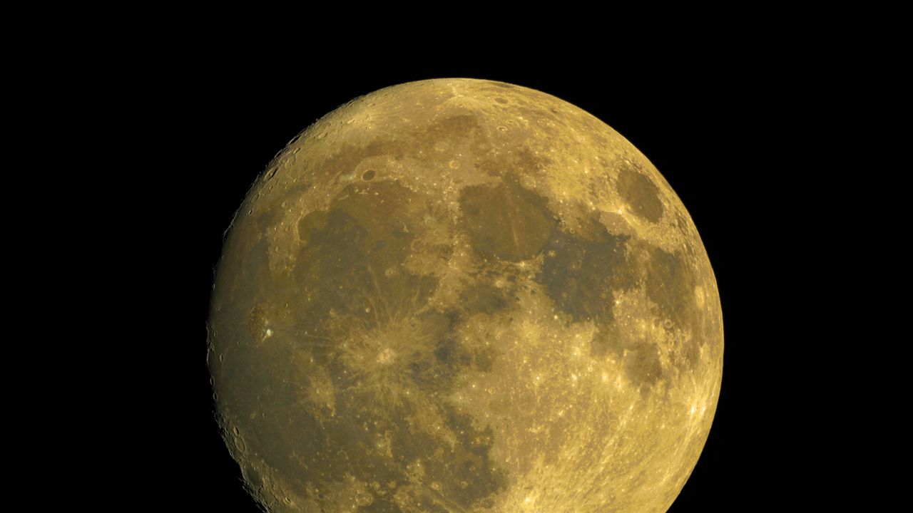 Обои луна, спутник, кратеры, желтый, космос