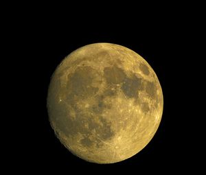 Превью обои луна, спутник, кратеры, желтый, космос