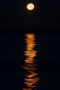 Превью обои луна, свет, море, ночь, темный