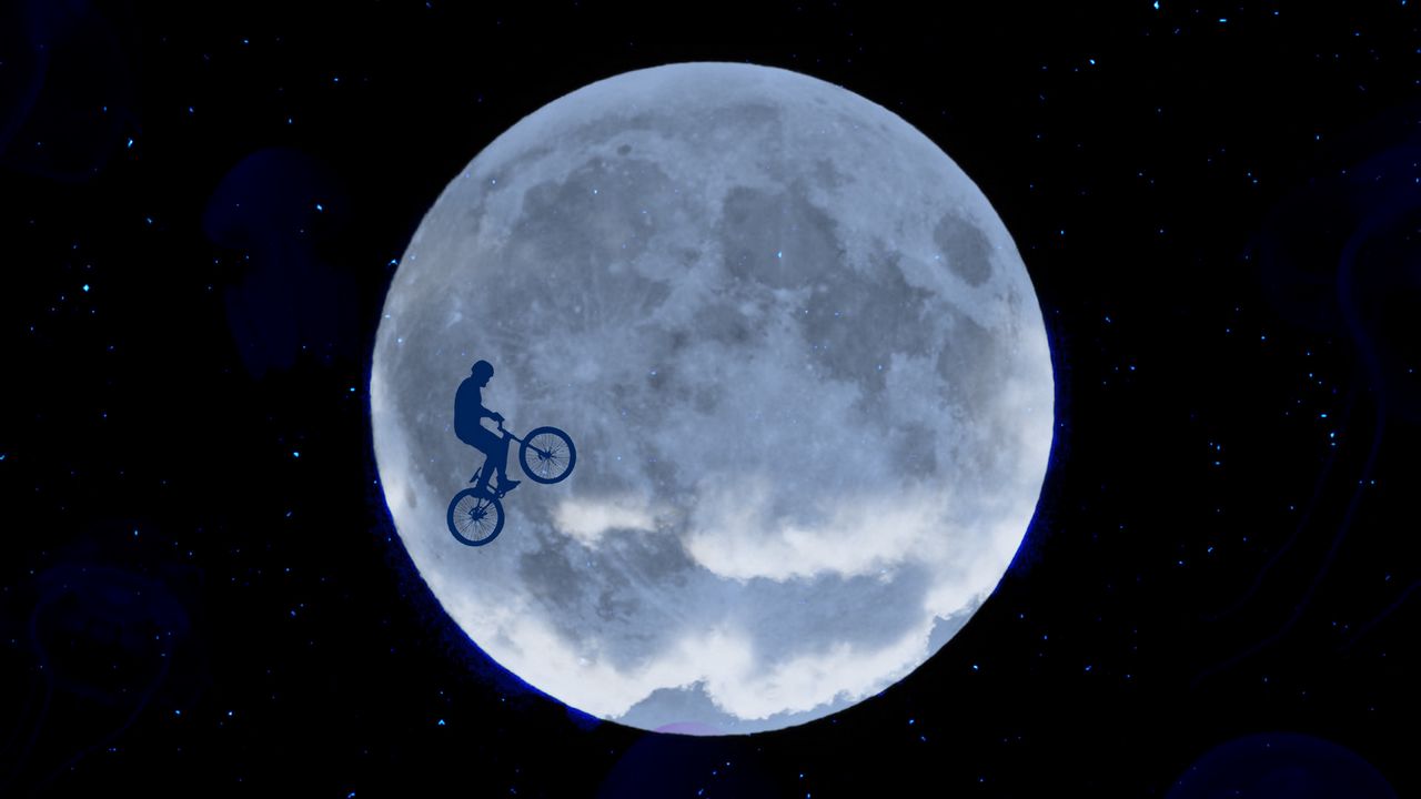 Обои луна, велосипедист, звездное небо, медузы, пара
