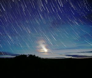 Превью обои луна, звезда, ночь, длинная выдержка, движение, темнота