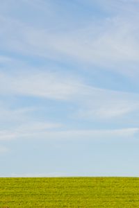 Превью обои лужайка, небо, облака, пейзаж, природа