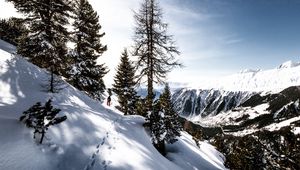 Превью обои лыжник, горы, снег, следы