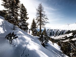 Превью обои лыжник, горы, снег, следы