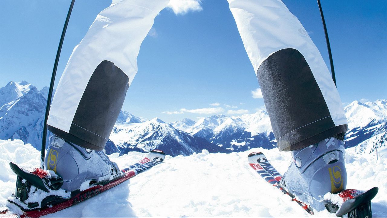 Обои лыжник, лыжи, спорт, снег, горы