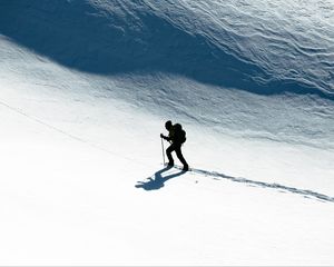 Превью обои лыжник, снег, взбираться, зима, спорт