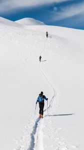 Превью обои лыжники, гора, снег, поход, зима