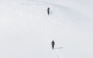 Превью обои лыжники, гора, снег, тропинка