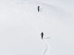 Превью обои лыжники, гора, снег, тропинка