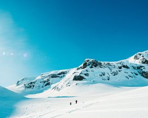 Превью обои лыжники, туристы, снег, гора, путешествие